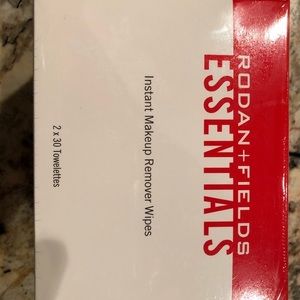 Rodan + Fields make up remover wipes